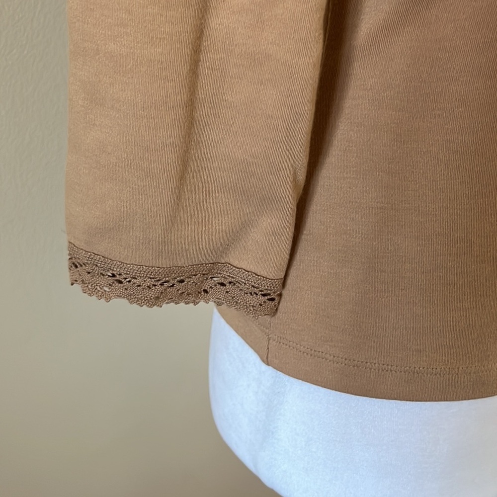 Camel colored lace V-neck top - Picture 5 of 11